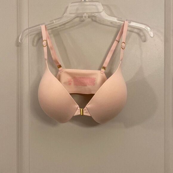 Victoria’s Secret incredible bra size 34DD  - Picture 4 of 6